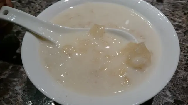 杏汁雪耳糖水