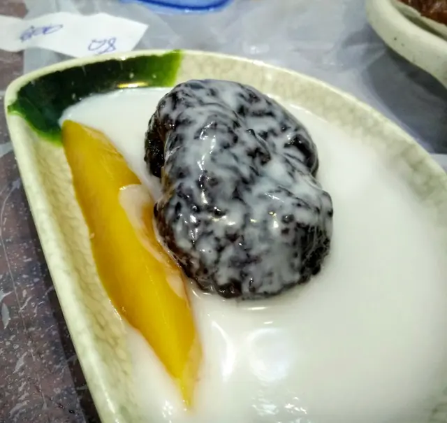 芒果甜，糯米飯甜味適中，一人份量，剛剛好，可以一試