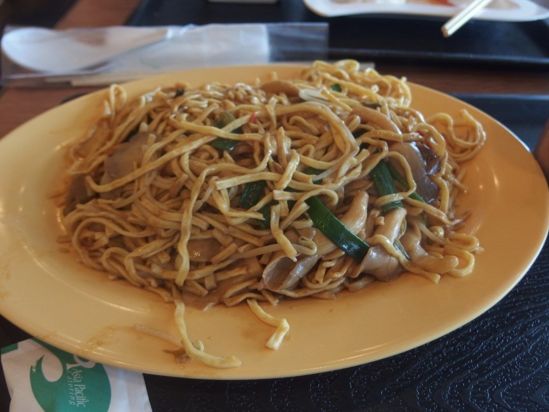 餐廳 香港 薄扶林 泛亞飲食 食記 我點了一個雜菌乾燒伊麵,他不