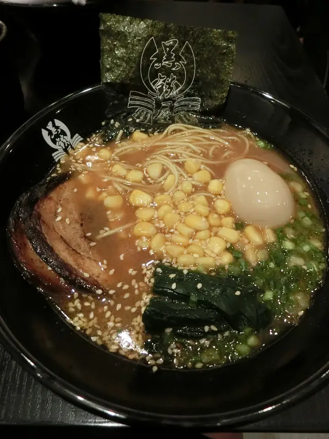 有叉燒、流心蛋、栗米、波菜