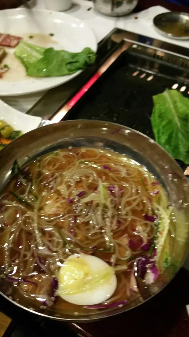 淡而無味。。。唔夠冷。。。傳統會加黄芥辣汁。。。但我問個waitress..佢話佢呢度無黄芥辣