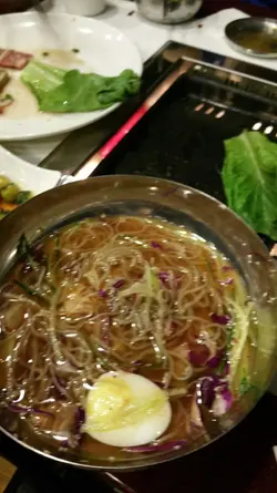 淡而無味。。。唔夠冷。。。傳統會加黄芥辣汁。。。但我問個waitress..佢話佢呢度無黄芥辣