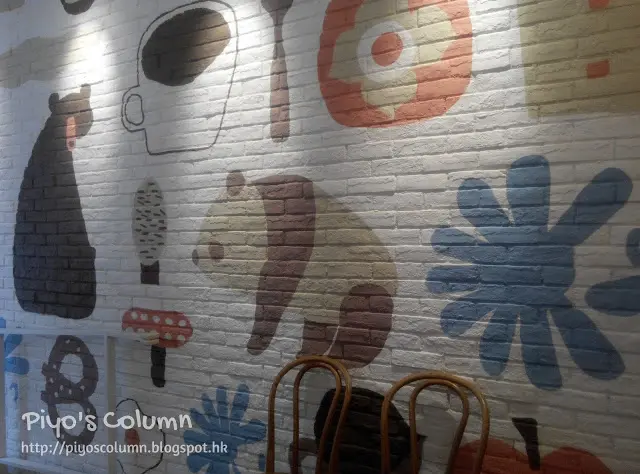 大門旁邊的動物彩繪尤其突出。