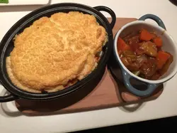 日式红酒牛肉配焗蛋白梳乎厘饭