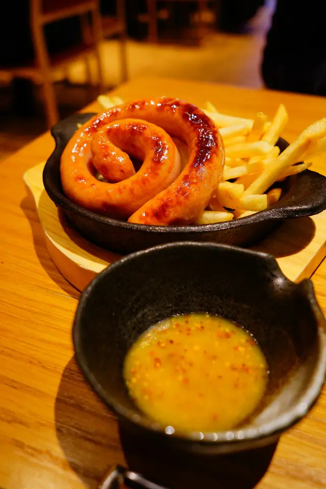 鐵板黑椒腸餅配薯條