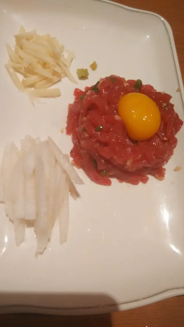 蛋拌生牛肉