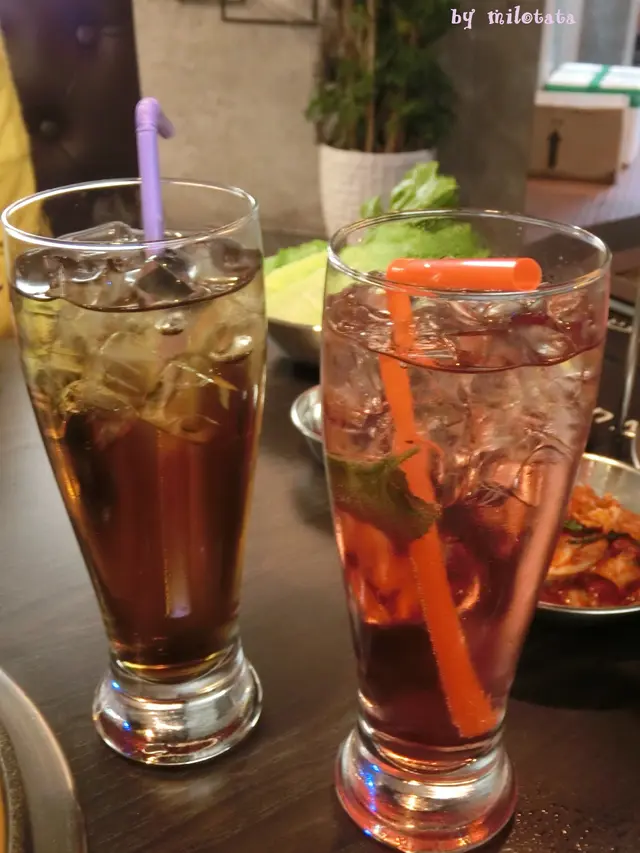 酸梅汽水及覆盆子汽水