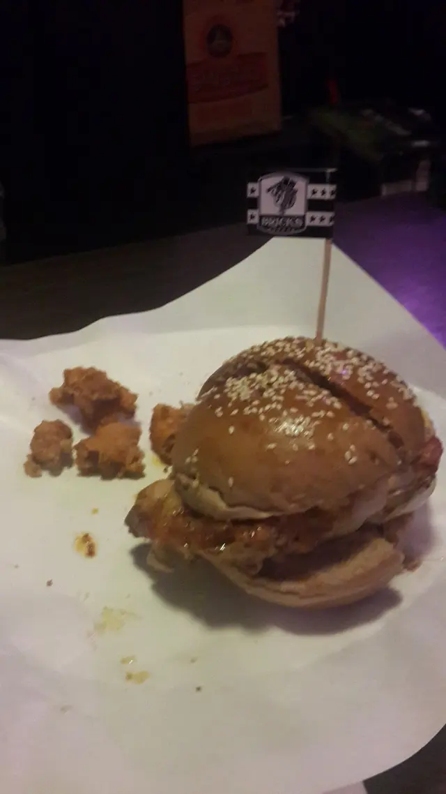 芝士火烤雞堡配炸雞($60)