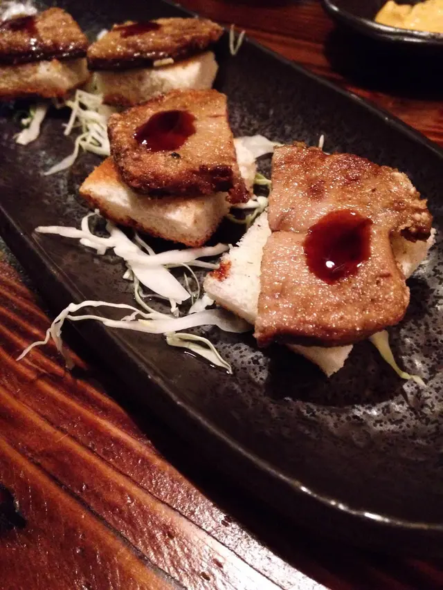 燒一口鵝肝多士