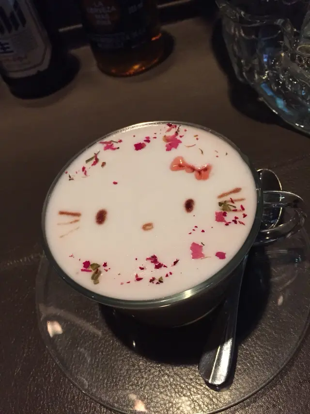 靚靚 Kitty Rose latte