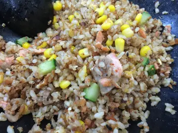 三文魚金蒜炒飯