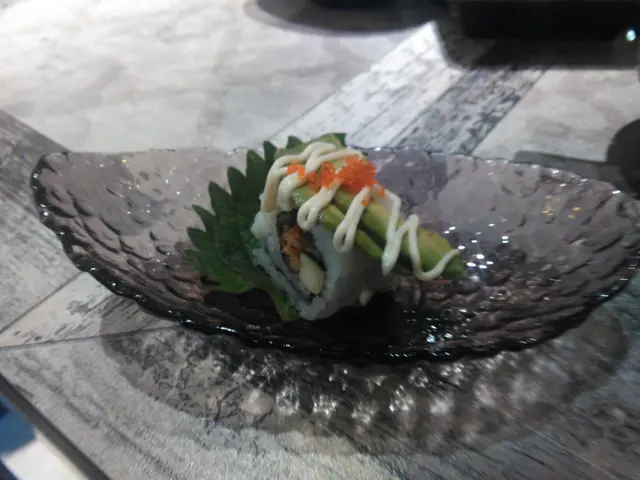 牛油果軟殼蟹壽司