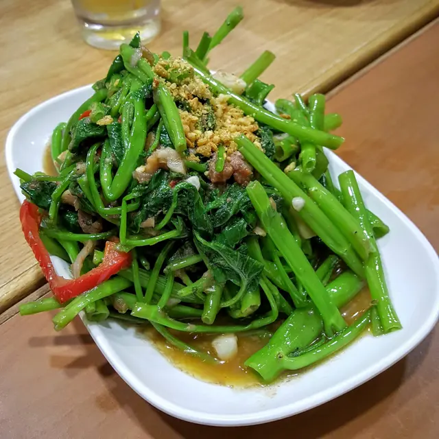 馬拉盞炒通菜,通菜合時沒有根,炒煮時候剛剛好,軟硬適中,馬拉盞味香,咸味沒有過火,一個炒的很好的馬拉盞炒通菜。