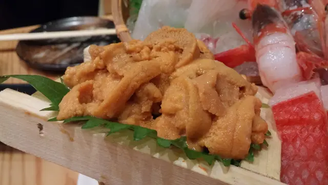 甘甜順滑,瞬溶於唇舌之間的海膽當然搶手,鮮味誘人難擋