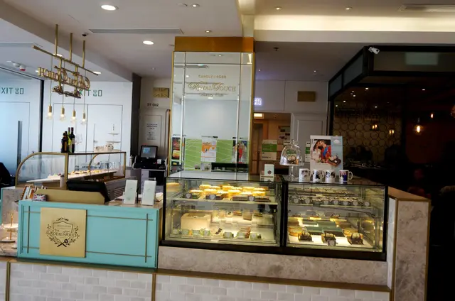 The Royal Touch Bakery Cafe 甜點櫃