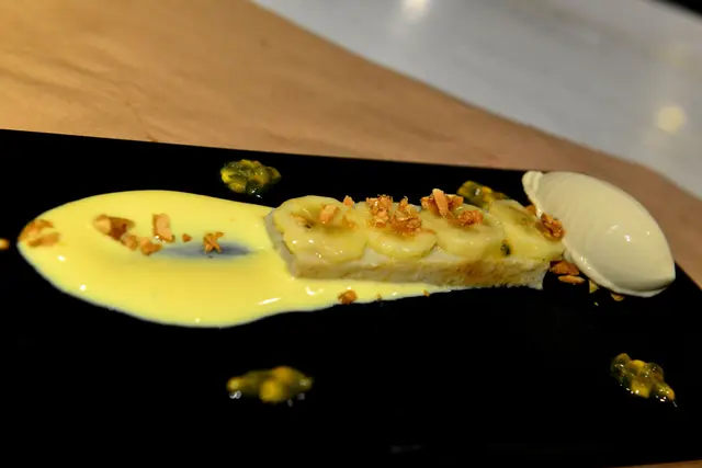 BANANA'S ICE CREAM & PUDDING WITH PASSION FRUIT CREAM AND CRISPY PEANUT
