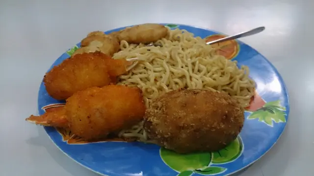 薯仔蛋蟹鉗雞沙嗲撈麵