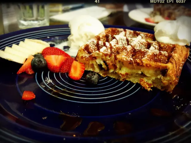 Berry Waffle Delight + Apollo Vanilla Ice-Cream（$71 + $10 Dark Chocolate Chip Waffle）
