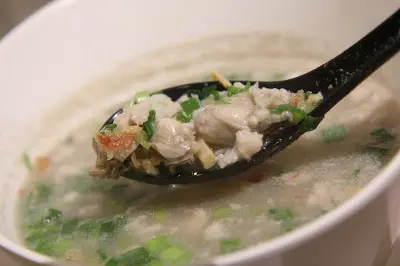 鎮店蠔仔粥