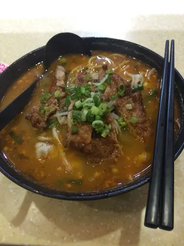 酸辣汤底中辣香茅猪扒墨鱼咀米线（另一天自己去食的双拼）