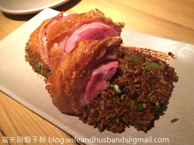 脆皮豬手配香葉辣椒炒飯