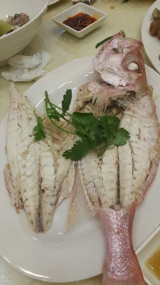 又係一條好肉地嘅魚，起晒骨咁嘅感覺，好啱我呢類怕食到魚骨嘅懶人