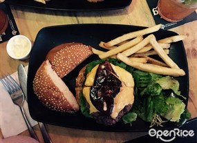 鵝肝牛肉漢堡 - 銅鑼灣的Burgeroom