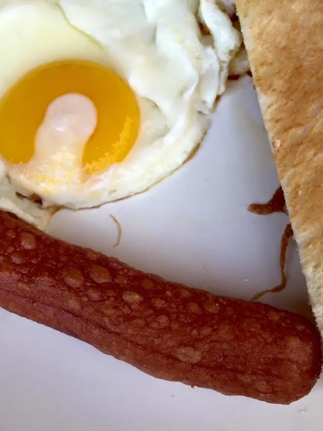 太陽蛋腸仔雲南肉醬撈出前一丁