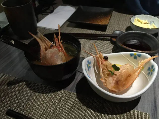 各10蚊, 味道都OK...比較推薦炸牡丹蝦頭..脆脆地...連蝦膏吃幾好