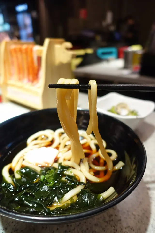 熱湯烏冬跟坊間的差不多大碗