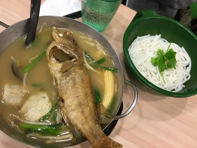 炸石班魚湯跟麵
