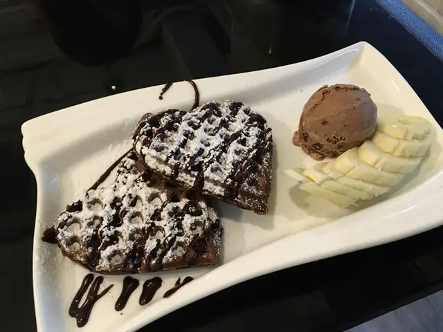 朱古力窩夫伴雪糕