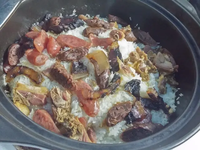 招牌臘味煲仔飯