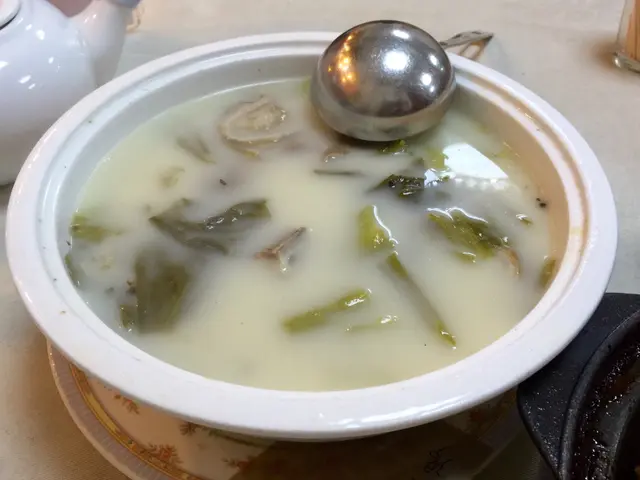 胡椒味不重, 反而豬骨湯的鮮味更出。豬肚新鮮,又不會韌。第一道菜已令大家一團和氣。