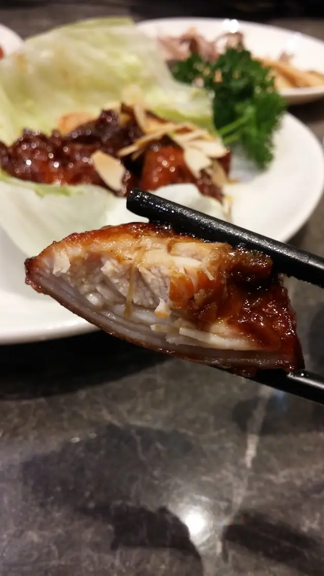 脆雞名符其實，皮脆肉稔香，唯獨咖啡香氣不重，稍有失色