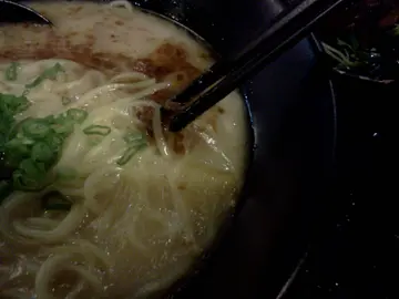 黑蒜油猪骨汤底拉面