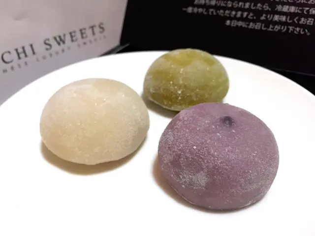 (由左至右) 芒果乳酪、蘋果果粒慕思、紫芋