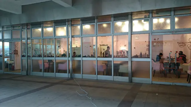 池畔cafe (公眾泳池是也)