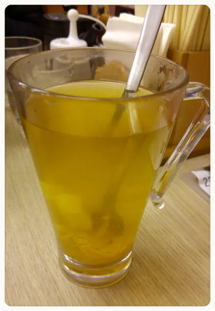 吃過甜膩的壽喜燒和熱氣的炸豬扒後, 來一杯暖暖的蜂蜜蘋果梨茶滋潤一下, 確是完美。