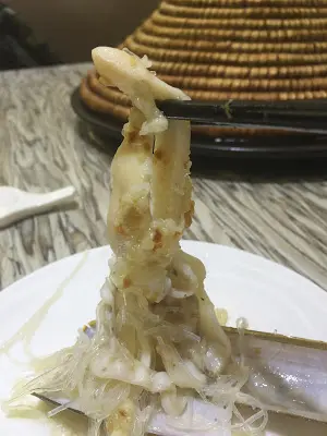 蒜蓉是生熟蒜混在一起, 很香濃的蒜味, 卻出奇地沒有搶走海鮮的鮮味, 聖子像其他海鮮一樣, 很鮮甜! 蒜蓉及粉絲亦為其加添了不少分數!