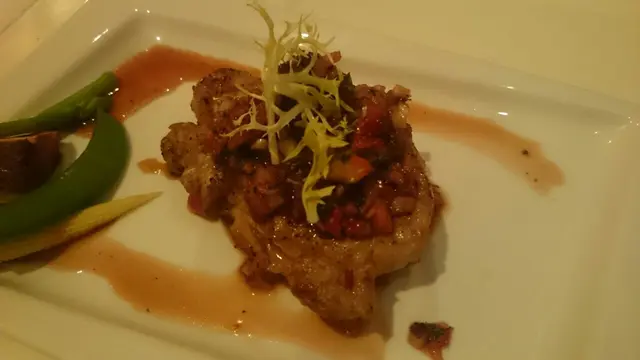 黑毛豬扒伴草莓沙沙