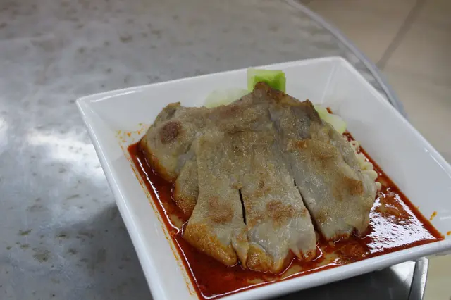 白咖喱豬頸肉湯麵