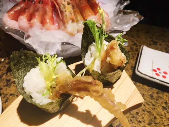 好大隻軟殼蟹,手卷細細易入口