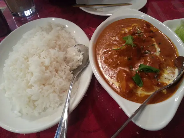 印度奶油番茄燴烤雞肉配飯/印度烤餅