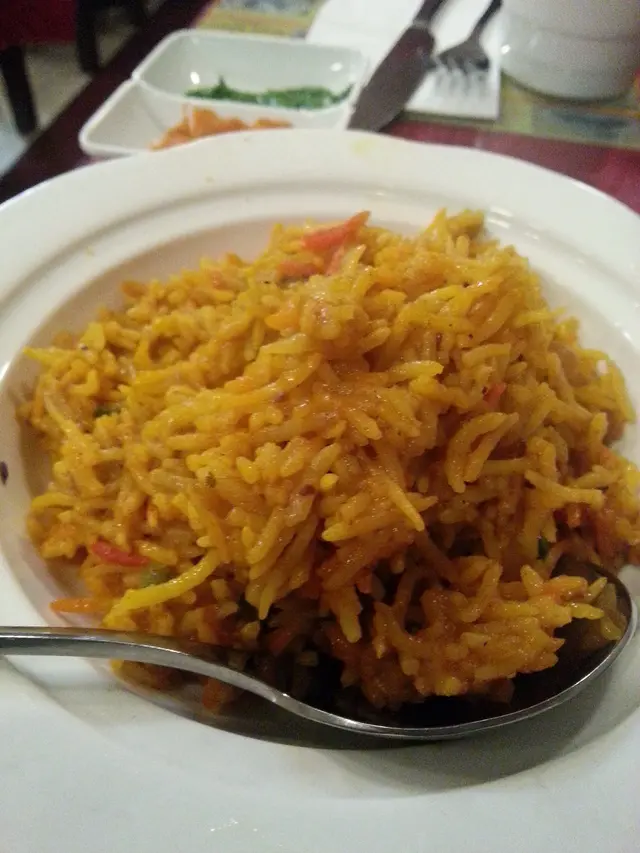 燈籠椒薰羊膝燉配蘑菇及印度特色香料炒飯