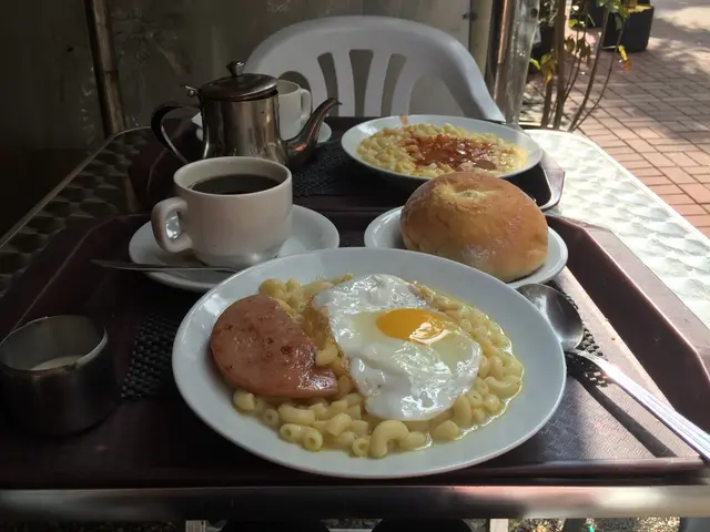餐蛋通配牛油餐包