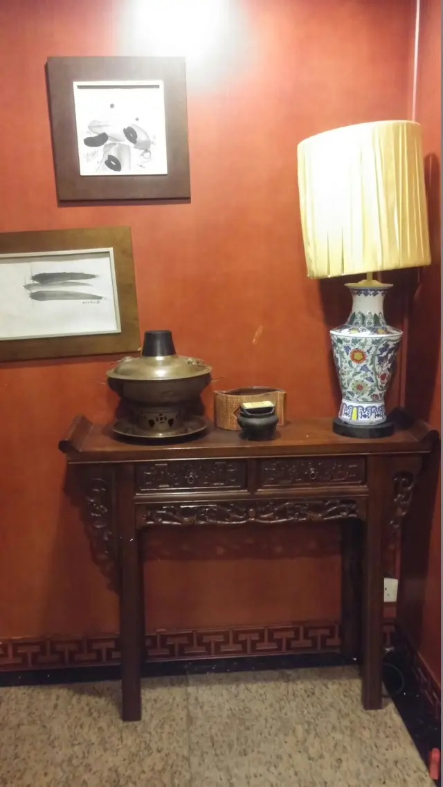 裝修非常老派、隨便、雜亂無章、沒有一個明顯的風格