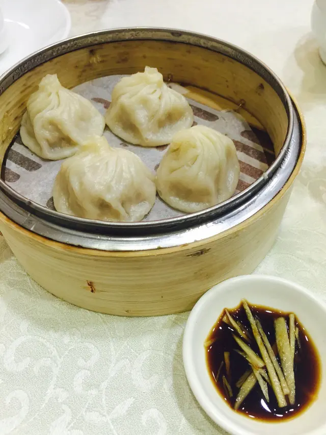 灌湯小籠包