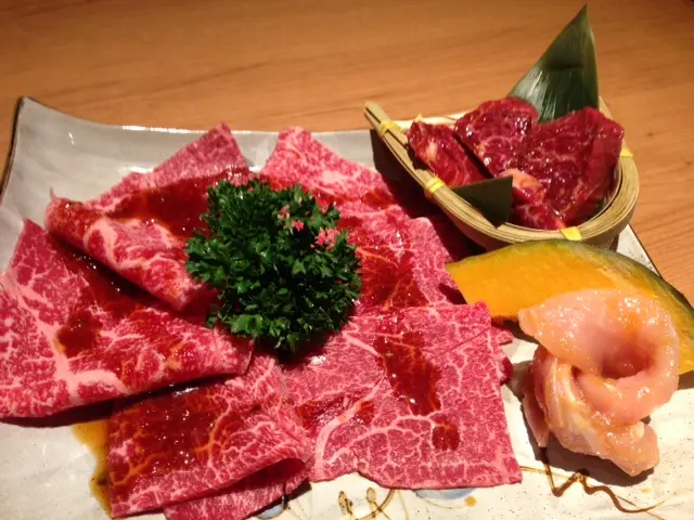 日本產雞腿肉、厚切牛胸外腹和紅肉