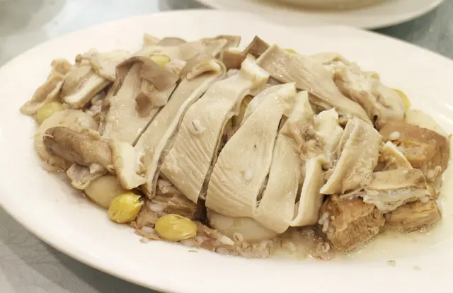 銀杏腐竹馬蹄梅肉煲豬肚湯